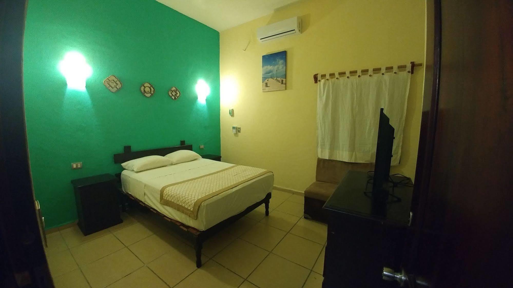Hostal Charlys Tulum Exteriör bild