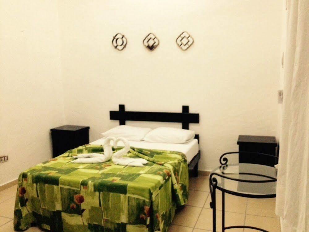 Hostal Charlys Tulum Exteriör bild