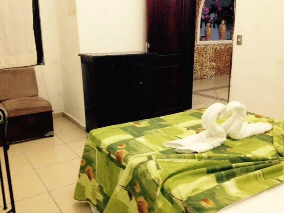 Hostal Charlys Tulum Exteriör bild